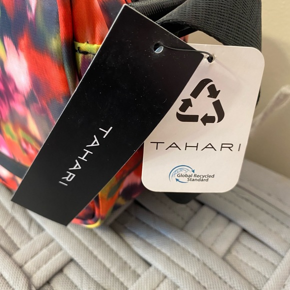 TAHARI Monroe Nylon Crossbody handbag - Picture 10 of 11